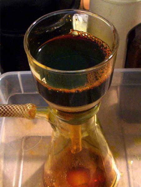 Fichier:Fluoresceine synthese filtration.jpg