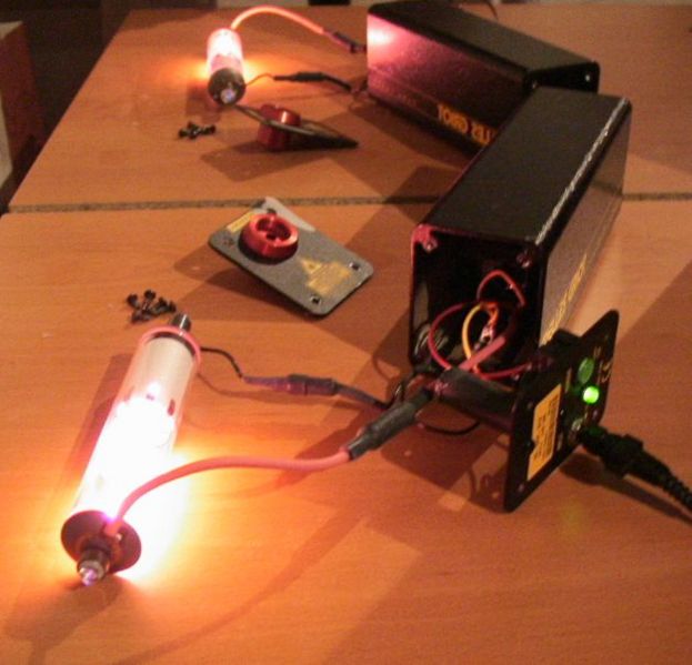Fichier:LASER He-Ne 1.jpg